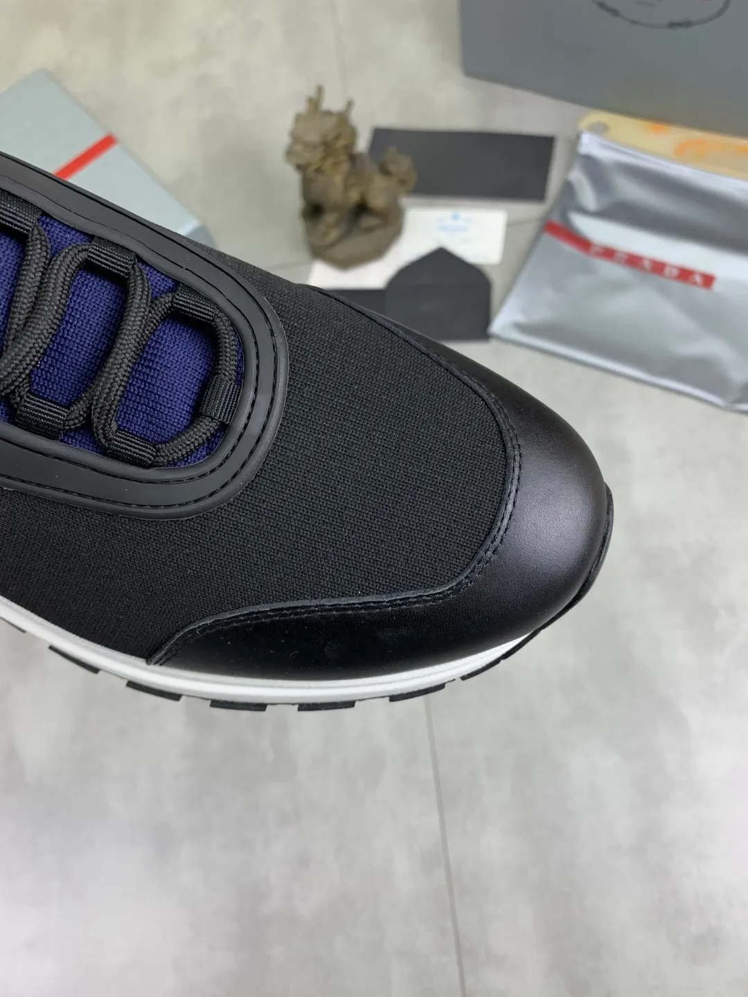 Men's Men's Shoes 💰P500💰【New Style】 (PRADA) The latest model of men's shoes has been launched on the official website in 1:1 copy, synchronized with Hong Kong counters, and on the same catwalk; all made of cowhide Epoxy mesh ➕Imported breathable fabric with cowhide lining, 🍡🍡Original 1:1 rubber outsole, non-slip and wear-resistant; comfortable on the feet, attractive style, fine workmanship, and simple and neat shoe lasts, highlighting a man's boldness and toughness, 👍size 38 to 44 3⃣️Color🉑️Choose